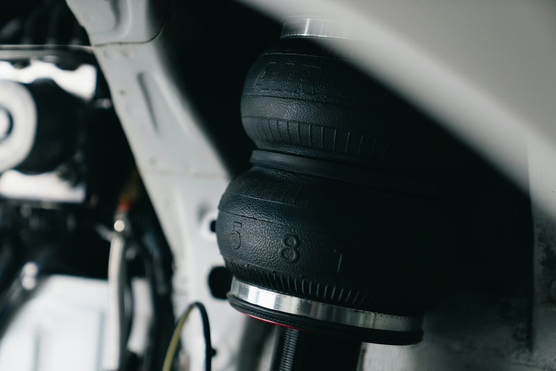 Black air suspension bag with metal ring